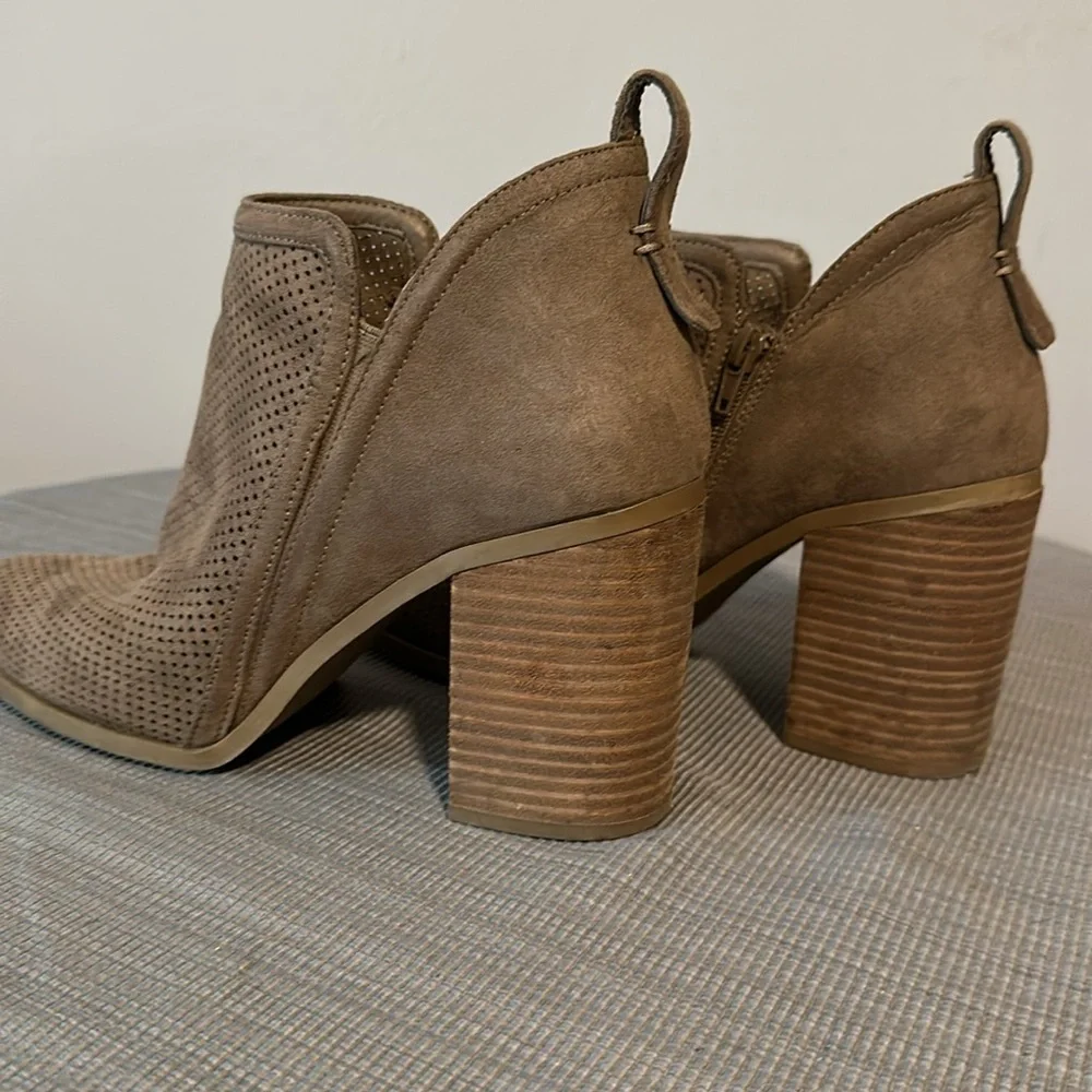 Madden Girl Evita Tan Heel Boots Booties Chunky Heel Shoes Size 10